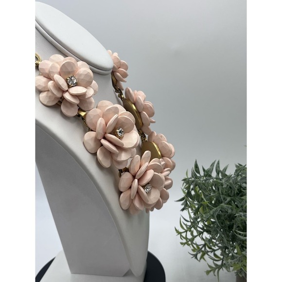 J. Crew Vintage 3 Dimensional Wood Rose Pretty in Pink Floral Collar Necklace - Picture 6 of 15